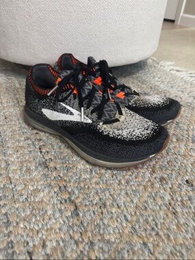 Brooks bedlam men’s Black & Gray Running Shoes with Orange Accents